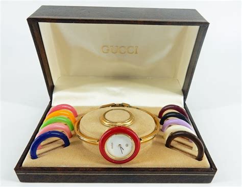 Gucci, montre à anneau multicolore des années 1970 